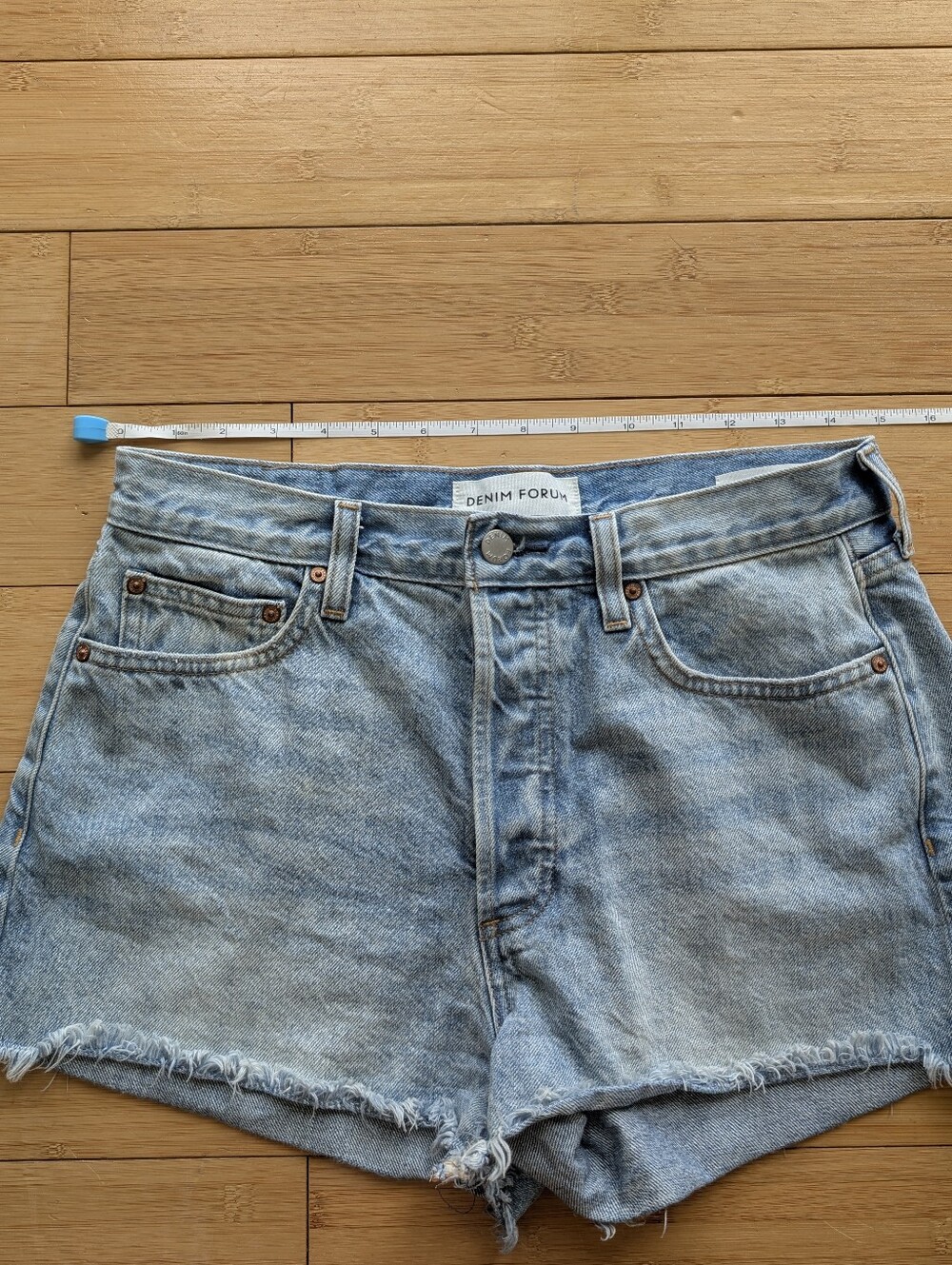 Aritzia Denim Forum Ex Boyfriend High-Rise Light Wash Denim Shorts - Picture 7 of 9